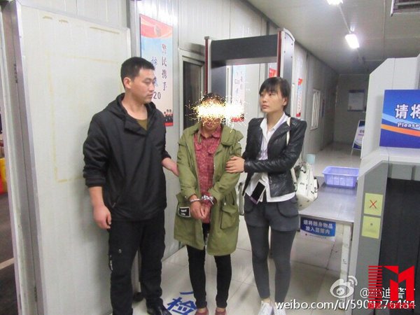 @小迪警官 经过侦查,成功抓获两名多次流串至迪士尼盗割黄金菊的犯罪嫌疑人。