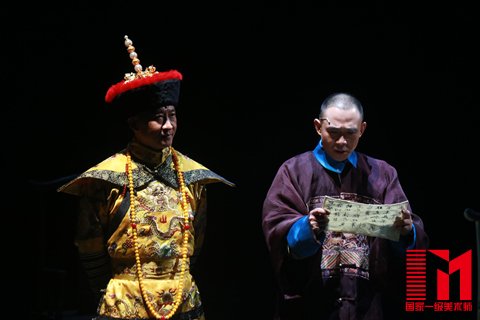 贾一平饰演谭嗣同(右)。